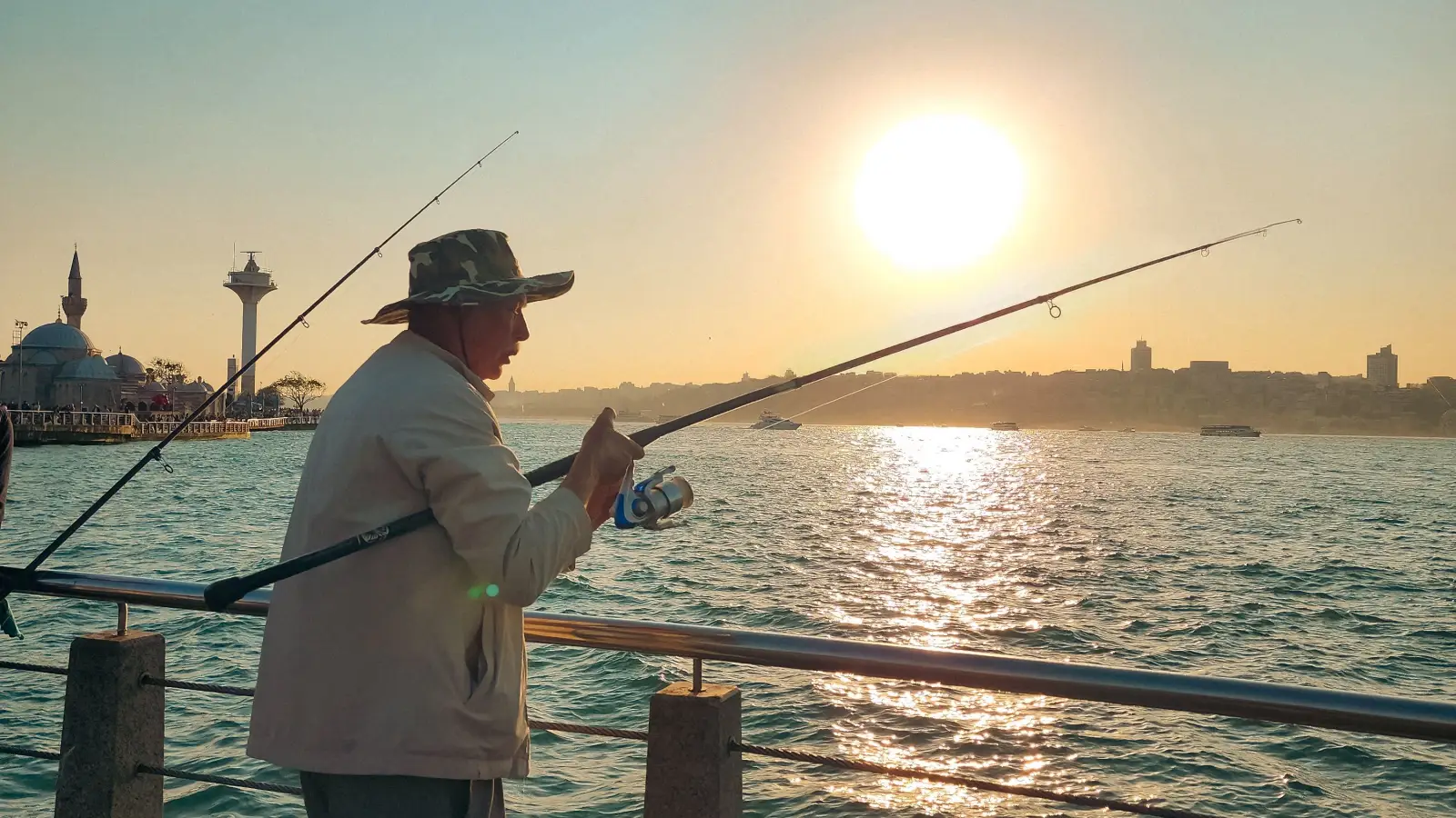 7 Pier Fishing Mistakes That Annoy Anglers and Risk Safety